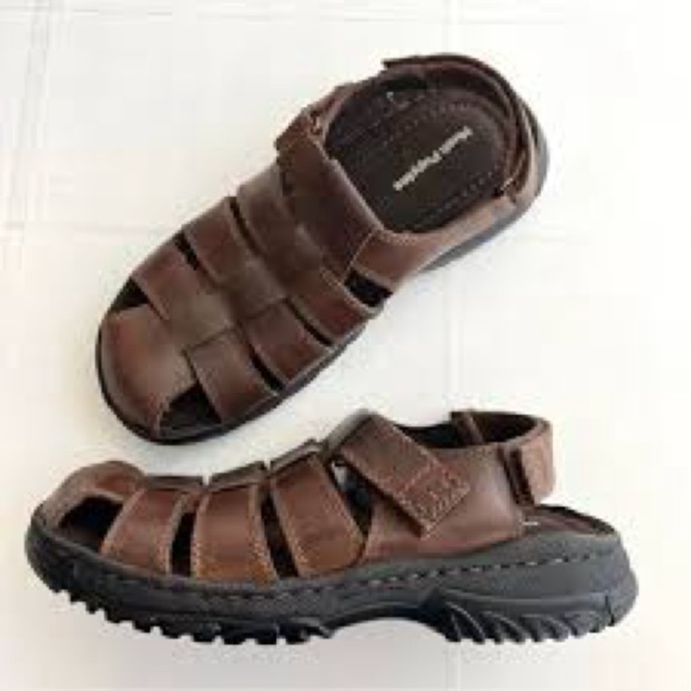 NWOB Hush Puppies brown fErhan fisherman sandals